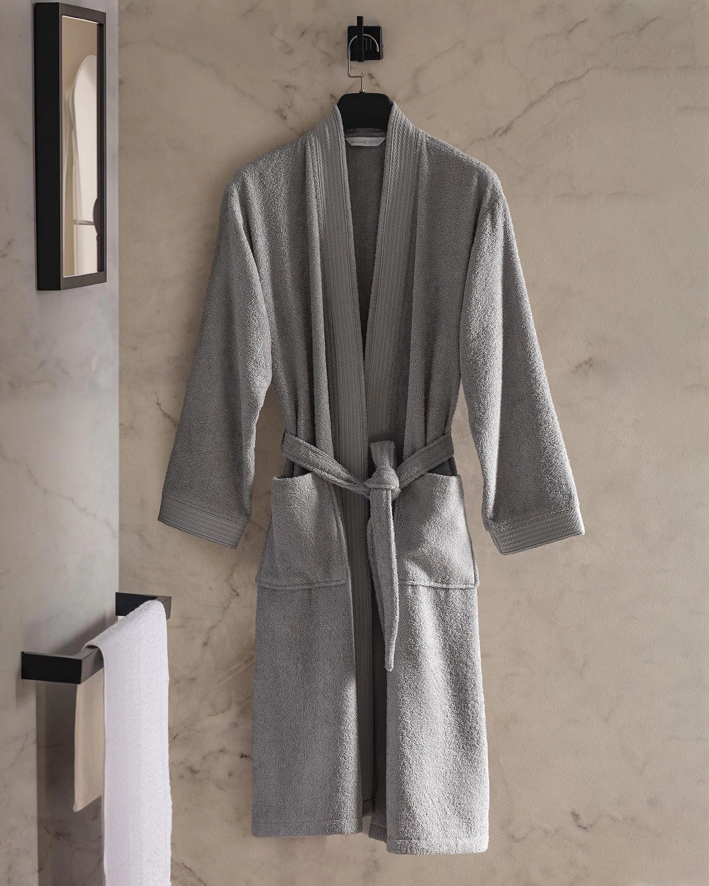https://madamecoco.heyacdn.com/www.madamecocolebanon.com/public/data/products_gallery/65f31492e6fd5.webp
