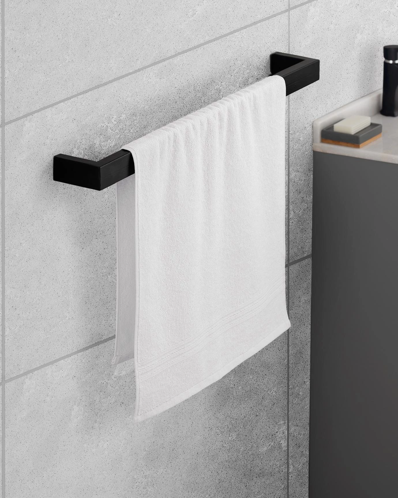 https://madamecoco.heyacdn.com/www.madamecocolebanon.com/public/data/products_gallery/65f31762be870.webp