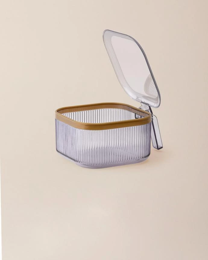 https://madamecoco.heyacdn.com/www.madamecocolebanon.com/public/data/products_gallery/66d01a2576c6a.webp