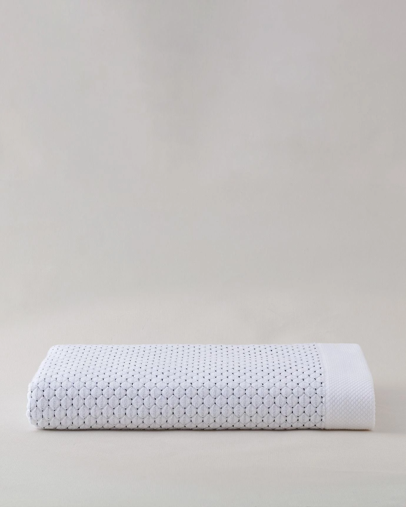 https://madamecoco.heyacdn.com/www.madamecocolebanon.com/public/data/products_gallery/674878a5310ef.webp
