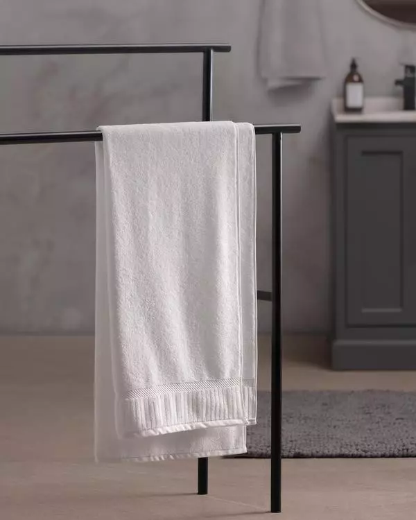 https://madamecoco.heyacdn.com/www.madamecocolebanon.com/public/data/products_gallery_600_600/65f3177bc8aa3.webp
