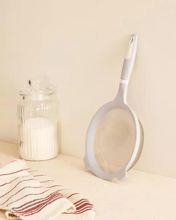 Delphine Strainer With Handle 19Cm