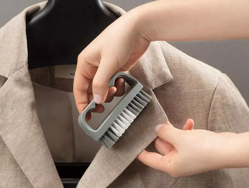 Graque Neck And Nail Brush
