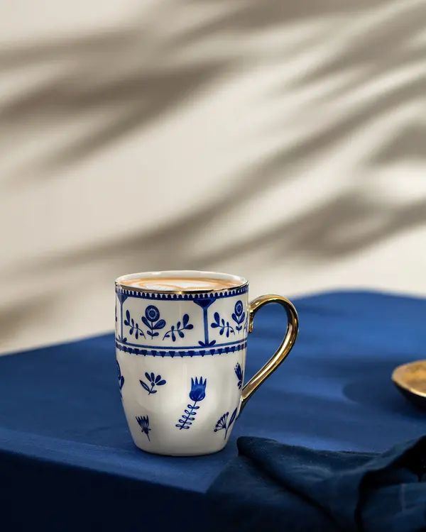 Reve Bleu Lori Mug