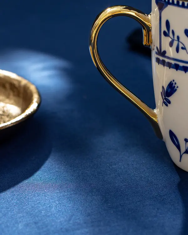 Reve Bleu Lori Mug