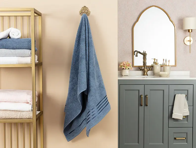 Maynor Flouche Bath Towel