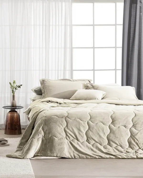 Kaira Comforter Set