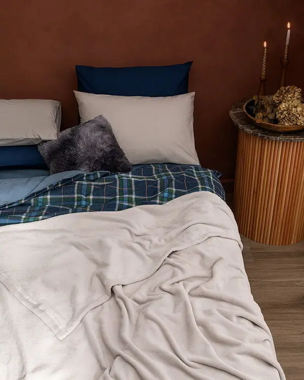 Genre Double Size Blanket Set