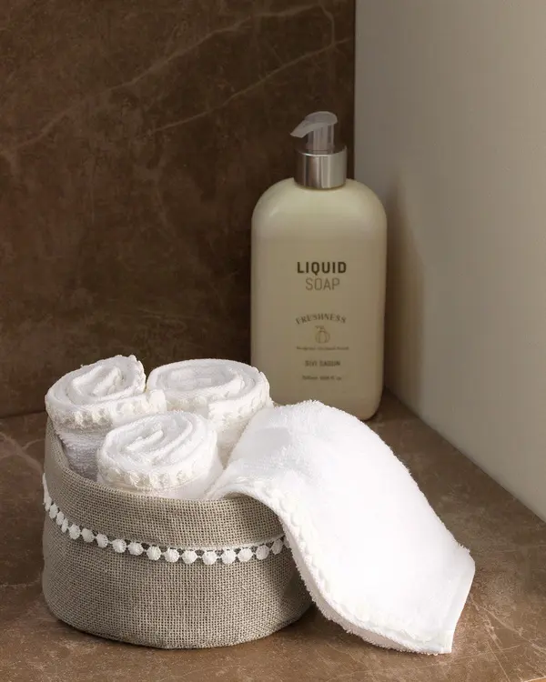 Lavrice Towel Set